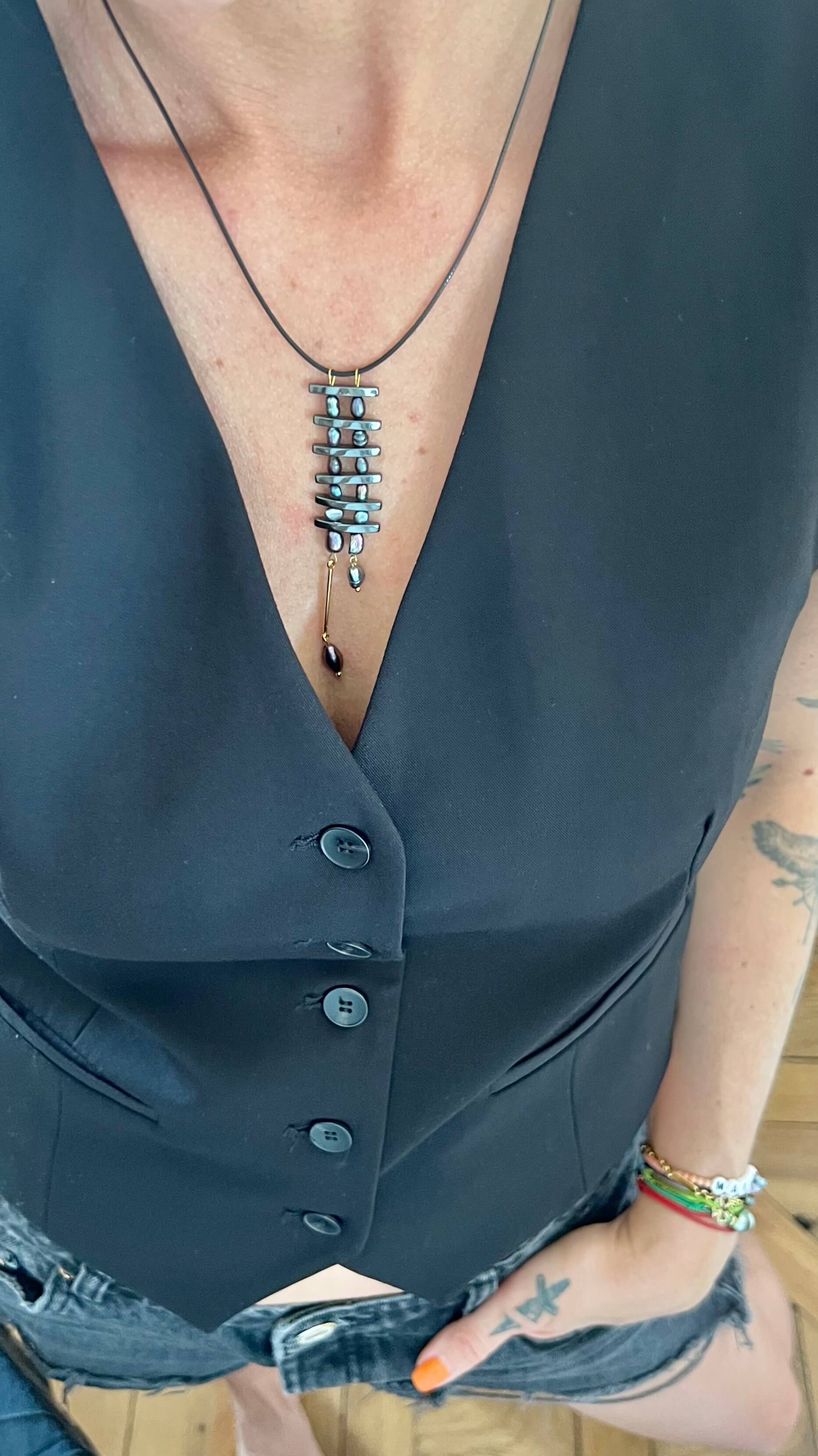 COLLIER ETA'ETA