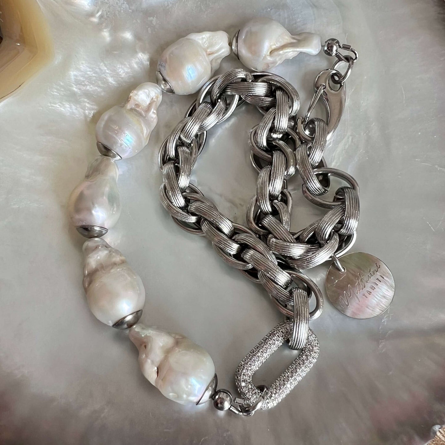 COLLIER