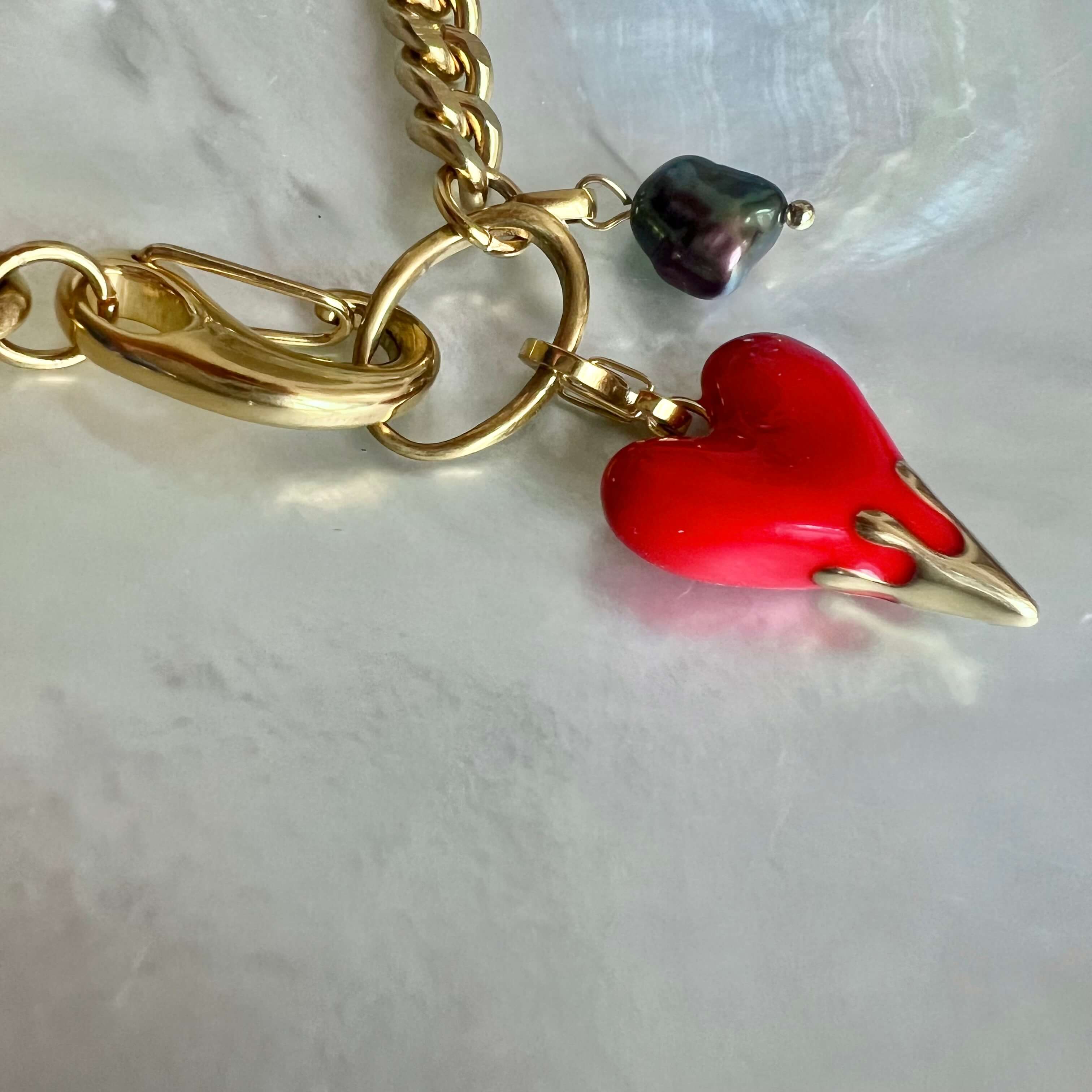 COLLIER AUAHI