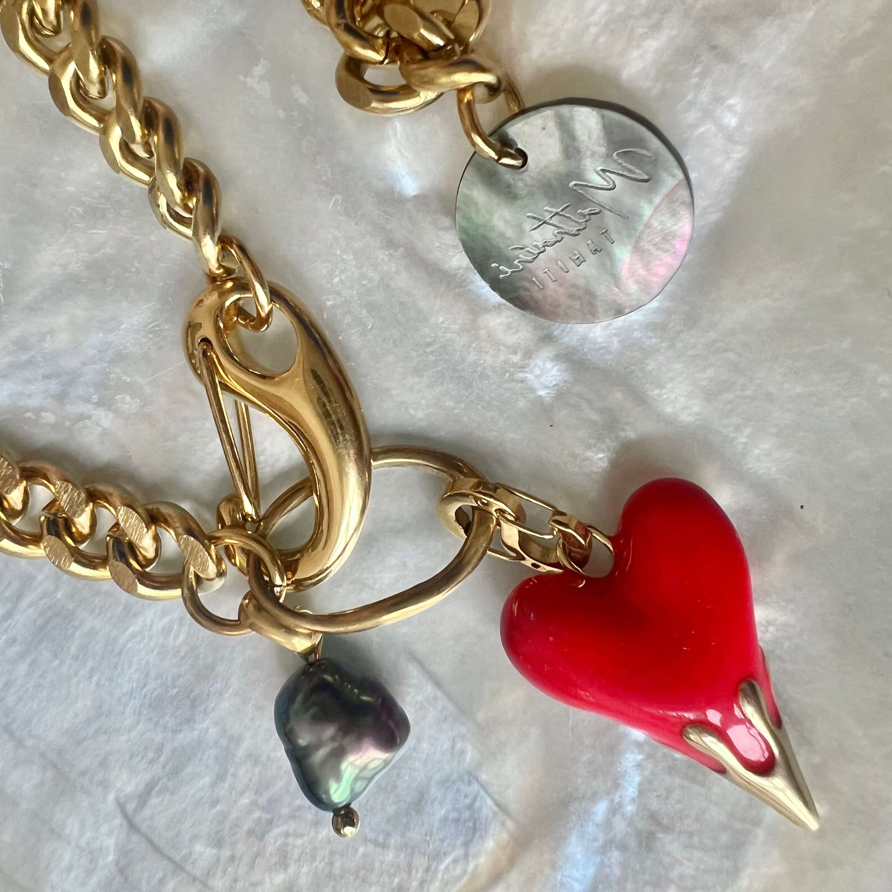 COLLIER AUAHI