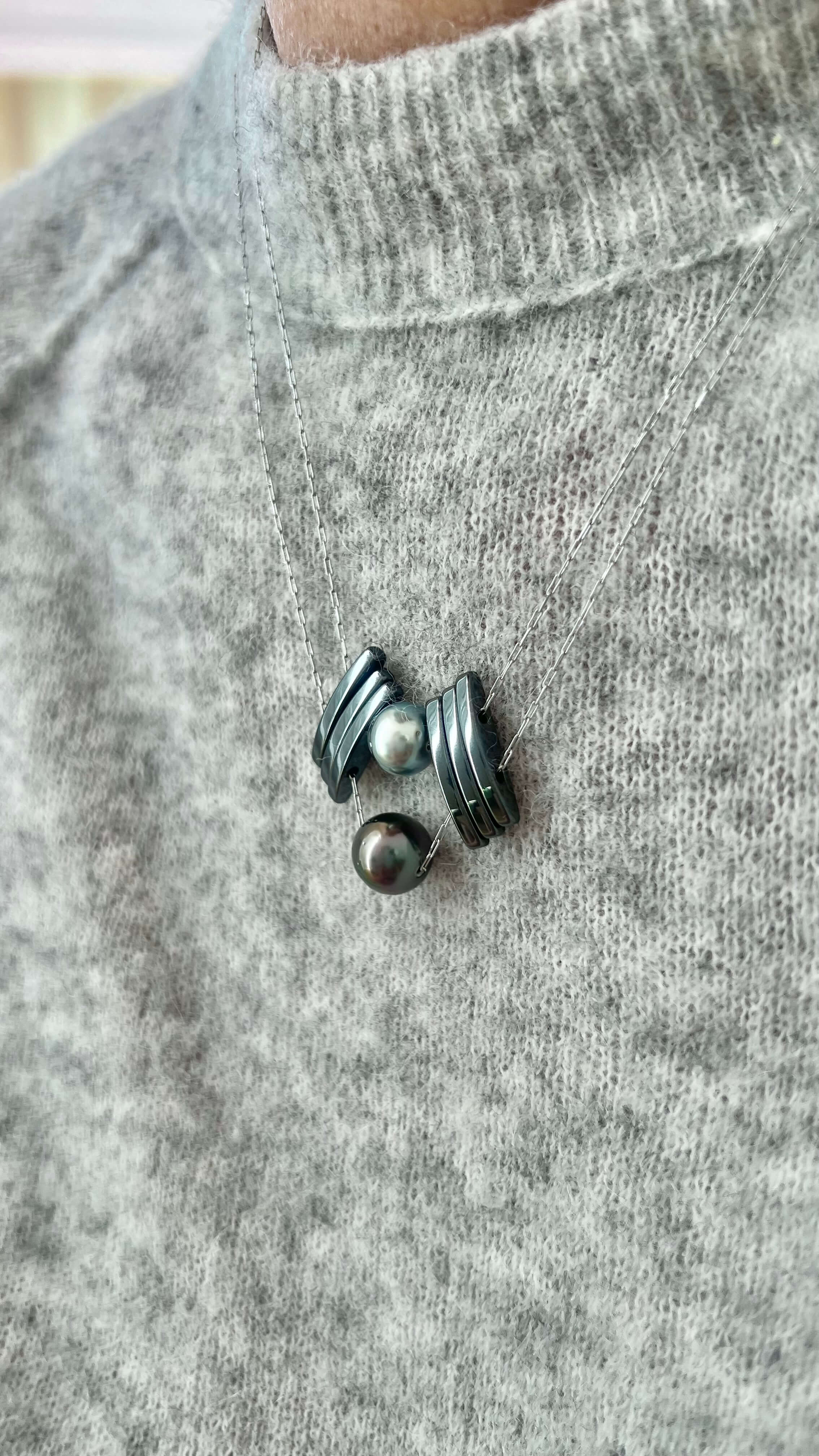 COLLIER HERE