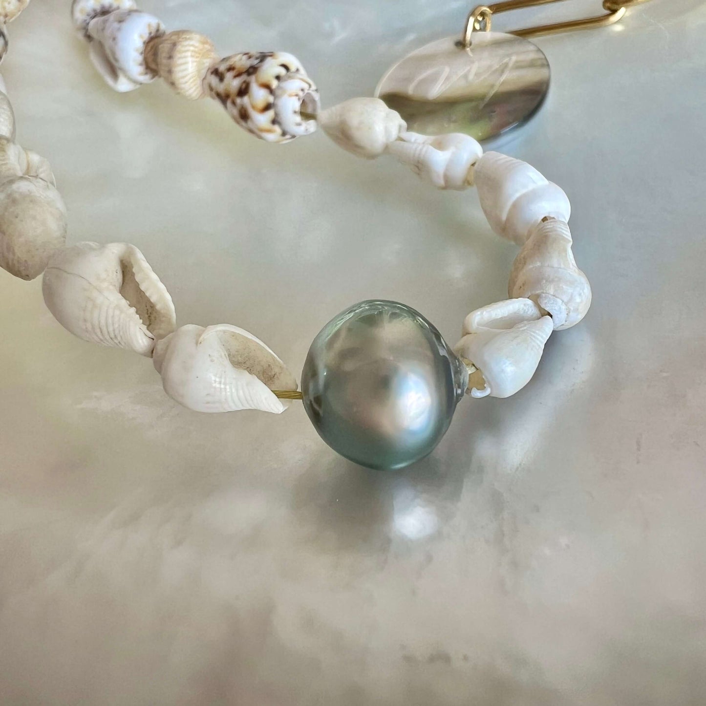COLLIER TUMU