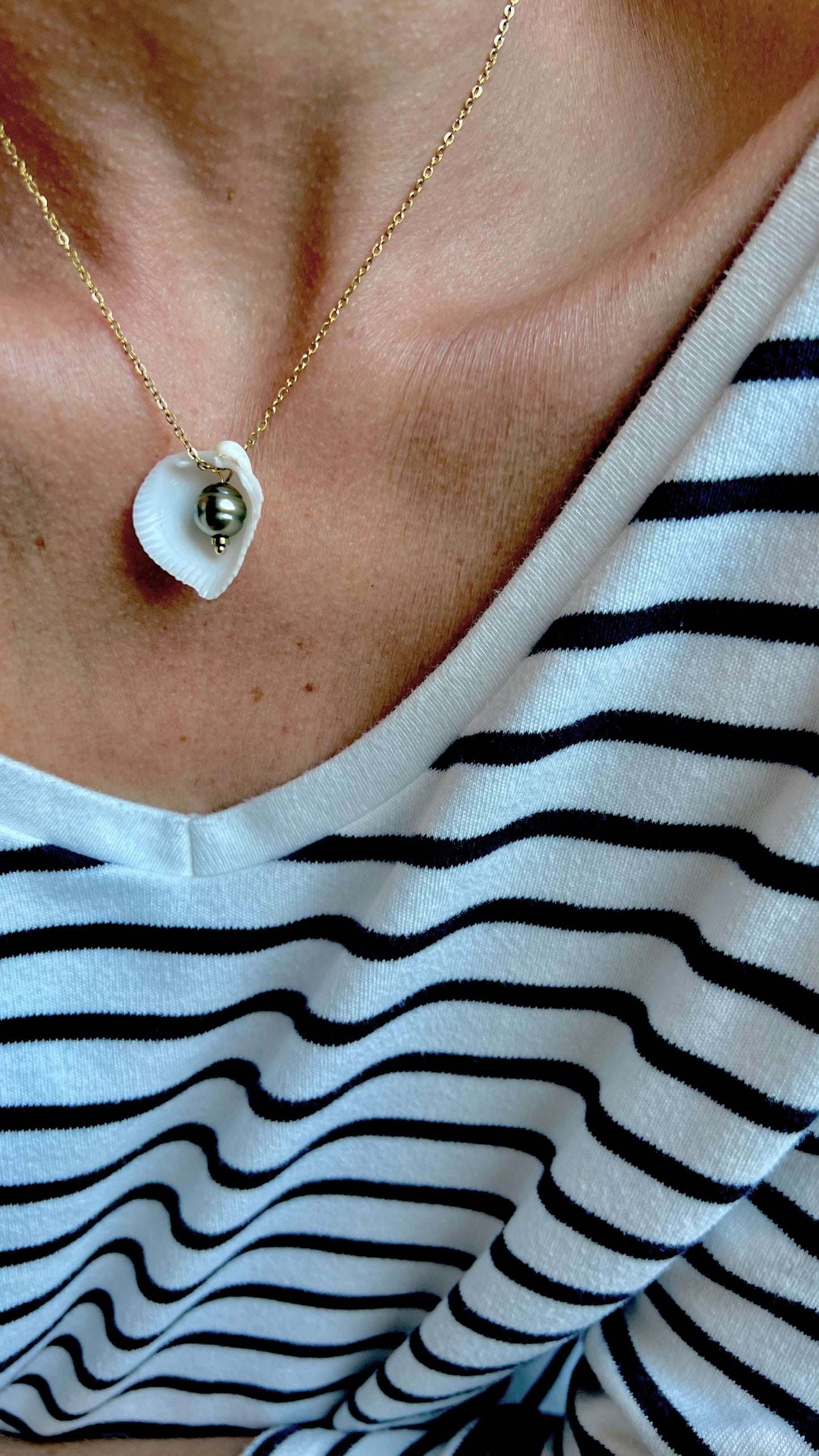 COLLIER PĀRAU