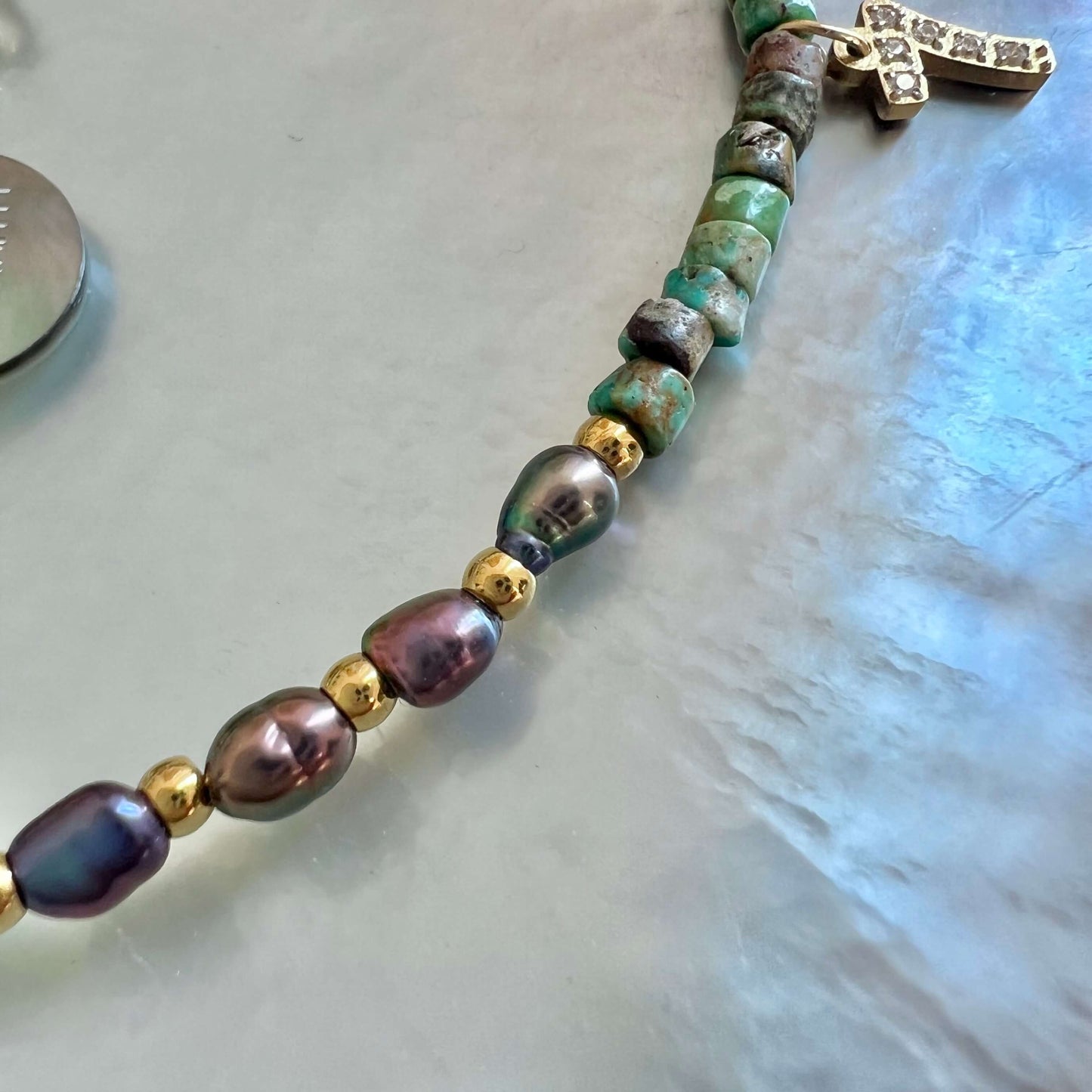 COLLIER PĀRAHI