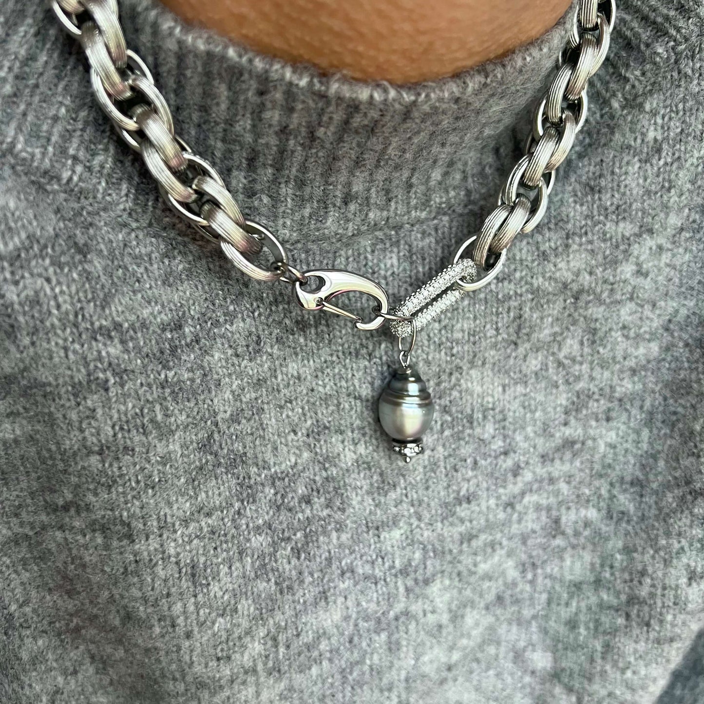 COLLIER HIĀ'ATĀ