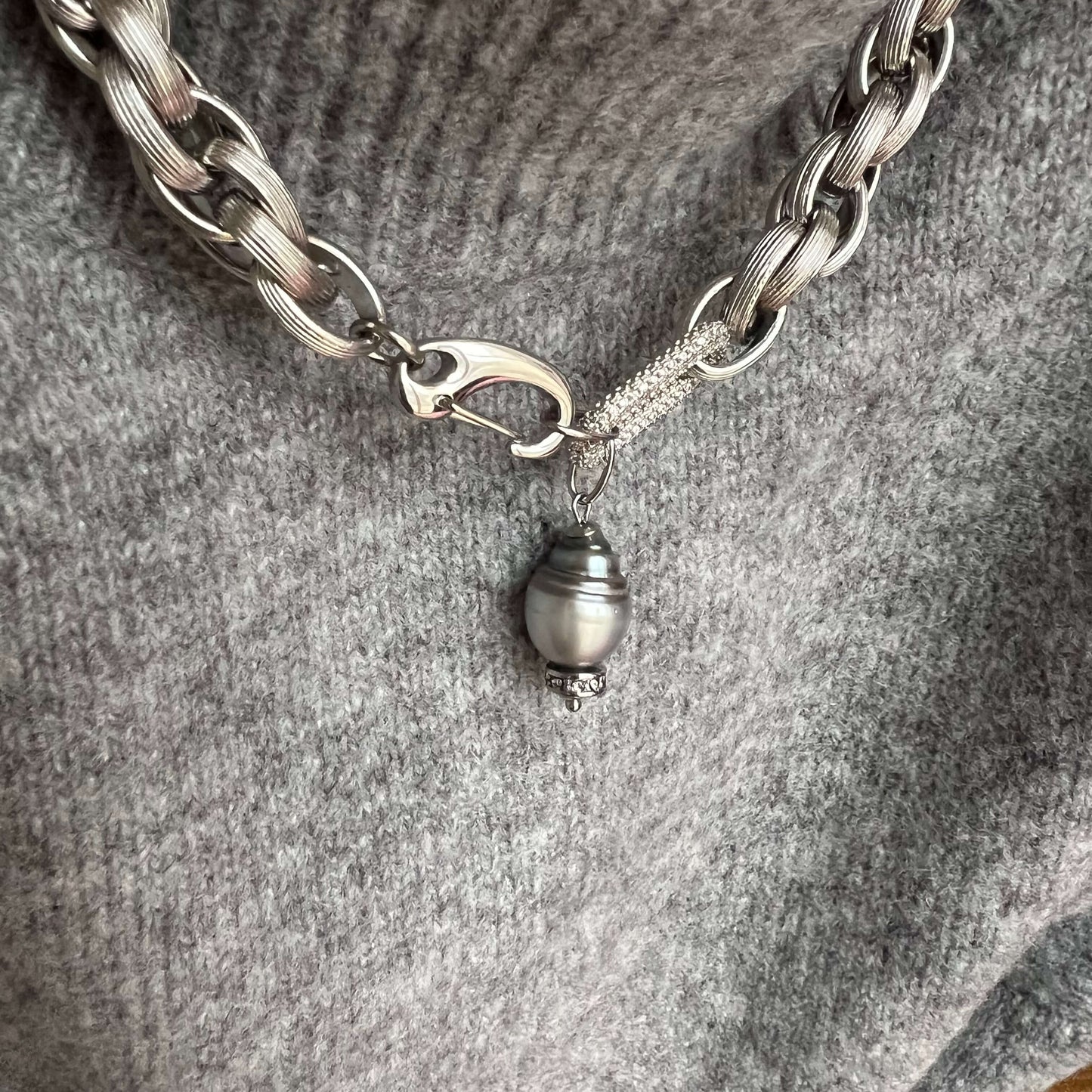 COLLIER HIĀ'ATĀ